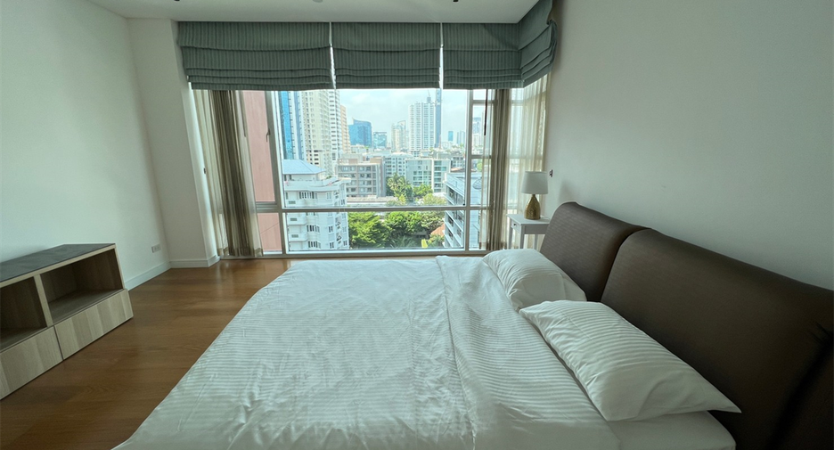 For rent 2 bedrooms condo in Khlong Toei, Bangkok