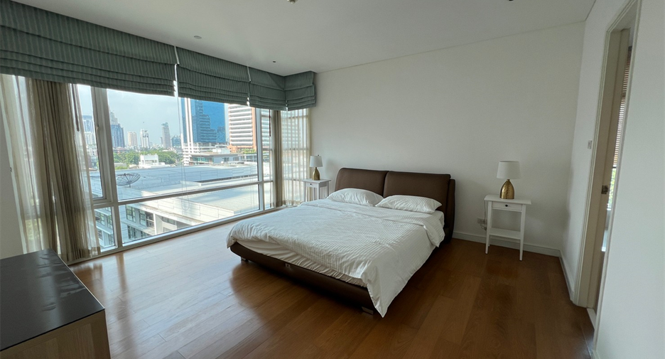 For rent 2 bedrooms condo in Khlong Toei, Bangkok