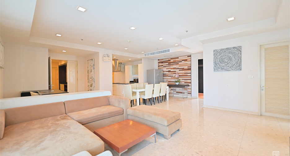 Condo en alquiler de 3 habitaciones en Khlong Toei, Bangkok