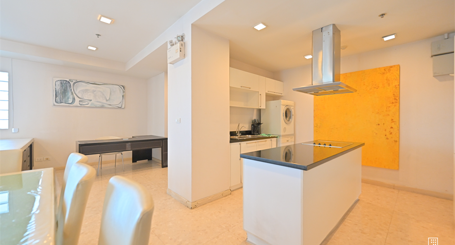 Condo en alquiler de 3 habitaciones en Khlong Toei, Bangkok