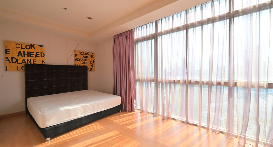 Condo en alquiler de 3 habitaciones en Khlong Toei, Bangkok