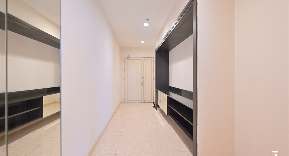 Condo en alquiler de 3 habitaciones en Khlong Toei, Bangkok