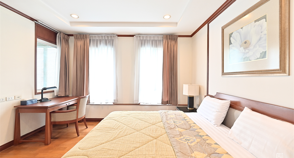For rent 2 bedrooms condo in Khlong Toei, Bangkok