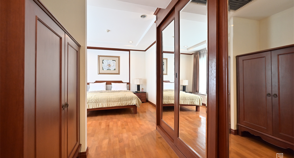 For rent 2 bedrooms condo in Khlong Toei, Bangkok