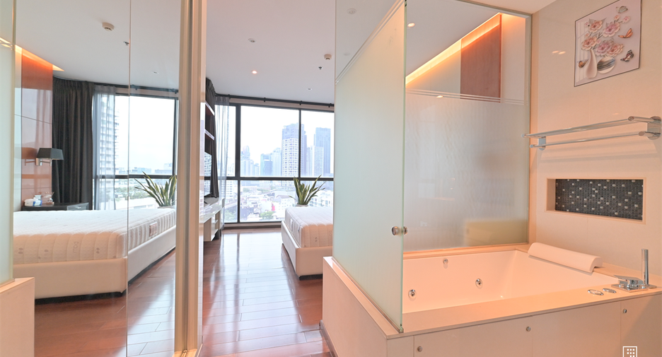 For rent 2 bedrooms condo in Khlong Toei, Bangkok