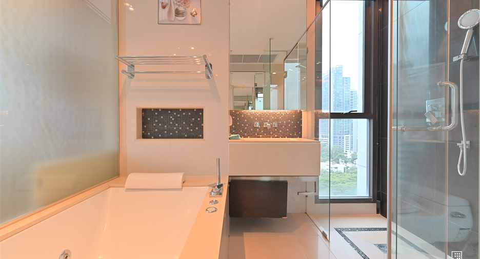 For rent 2 bedrooms condo in Khlong Toei, Bangkok