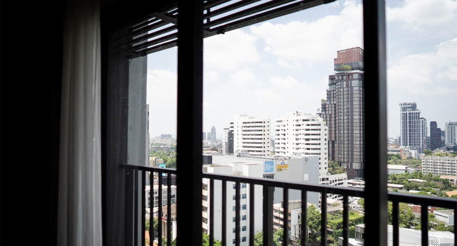 For rent 2 bedrooms condo in Watthana, Bangkok