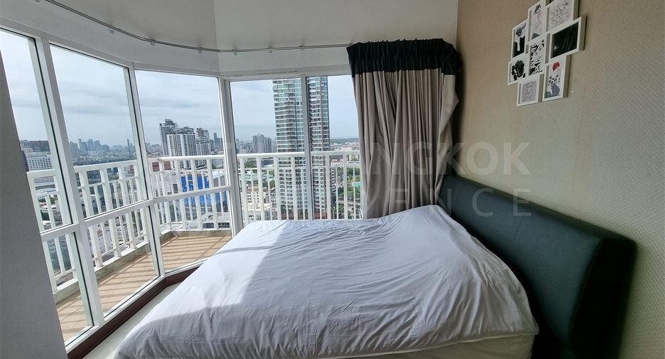 For rent 3 bedrooms condo in Watthana, Bangkok