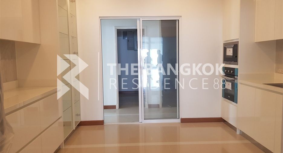 Wohnung zur Miete mit 4 Zimmer in Yan Nawa, Bangkok