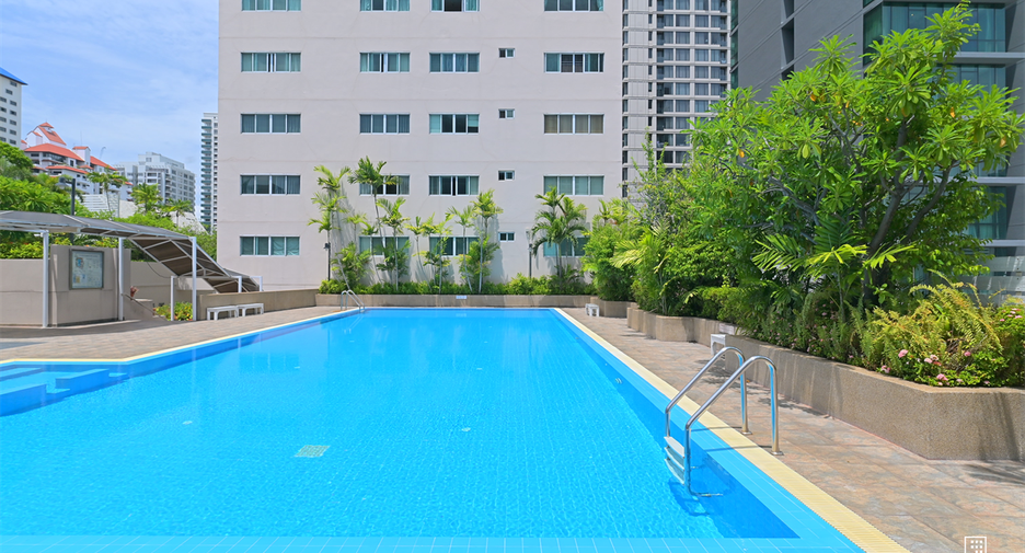 For rent 2 bedrooms condo in Watthana, Bangkok