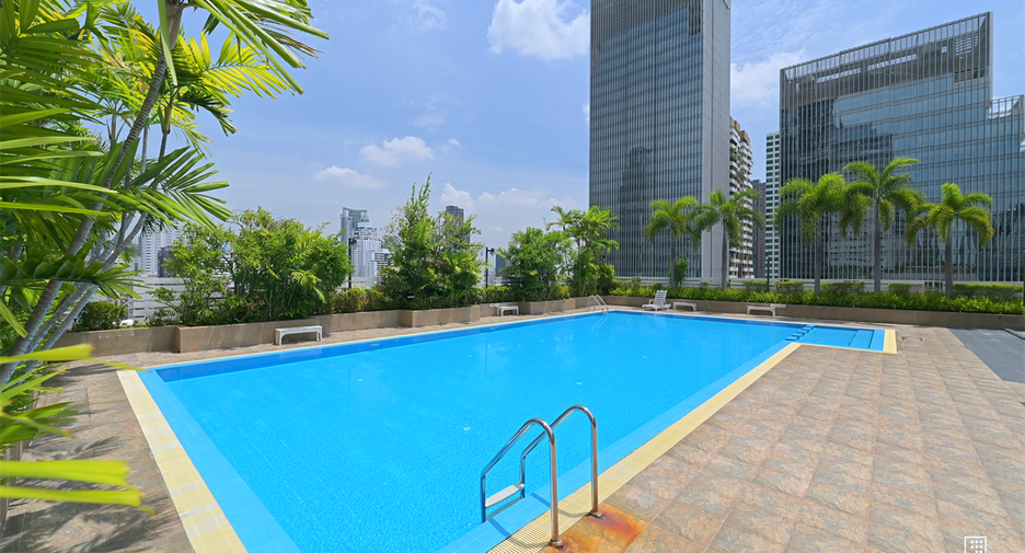For rent 2 bedrooms condo in Watthana, Bangkok