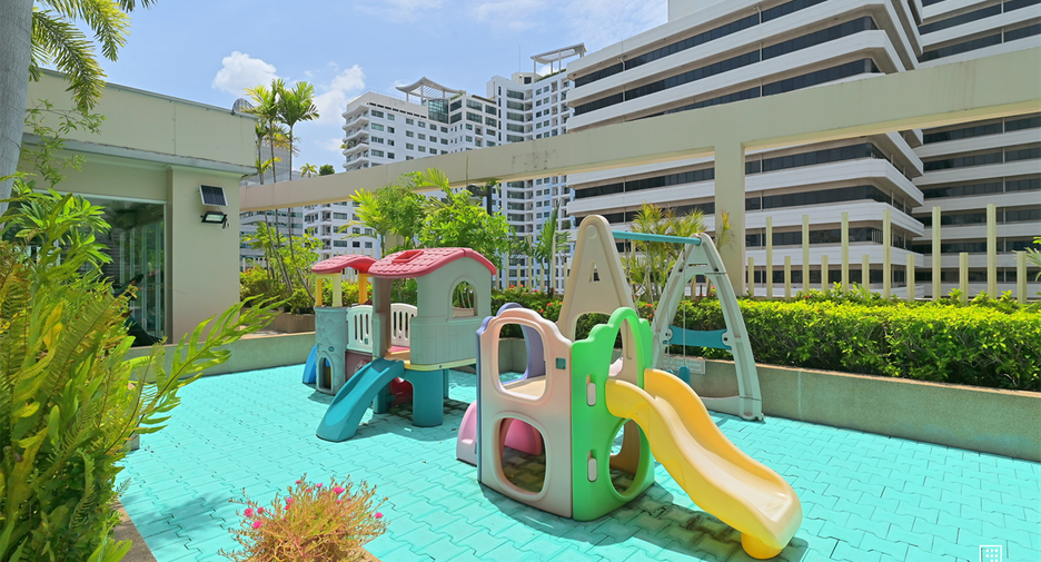 For rent 2 bedrooms condo in Watthana, Bangkok