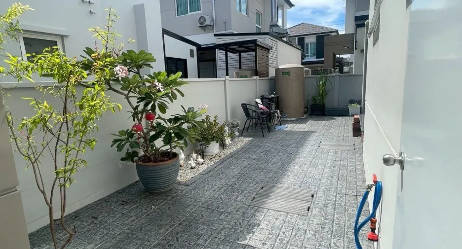For sale and for rent 4 bedrooms house in Bang Phli, Samut Prakan