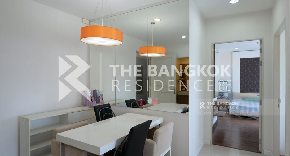 For rent 2 bedrooms condo in Khlong San, Bangkok