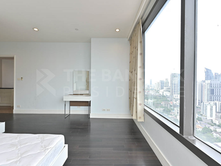 Condo en alquiler de 3 habitaciones en Khlong Toei, Bangkok