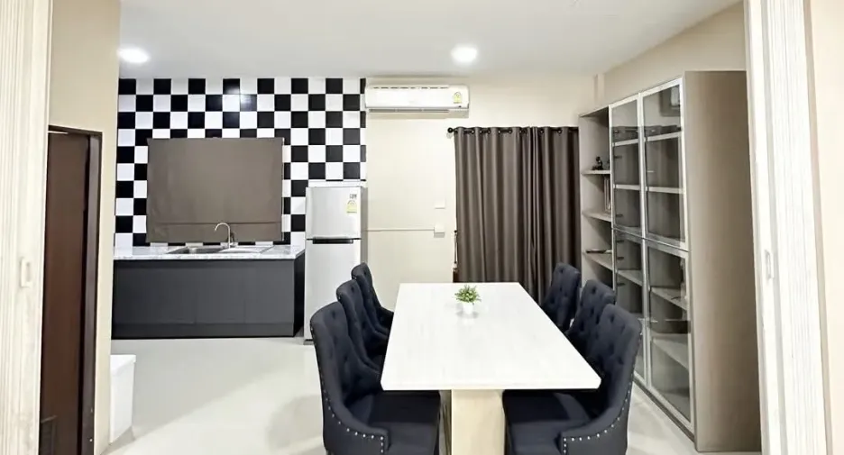 For rent 4 bedrooms house in Mueang Samut Prakan, Samut Prakan