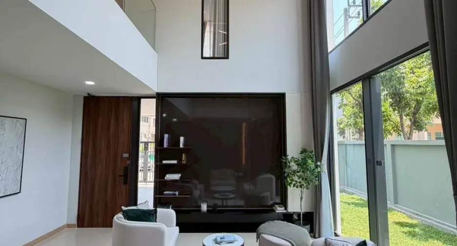 For sale 4 bedrooms house in Lat Krabang, Bangkok