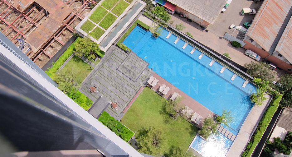 For rent 2 bedrooms condo in Khlong Toei, Bangkok