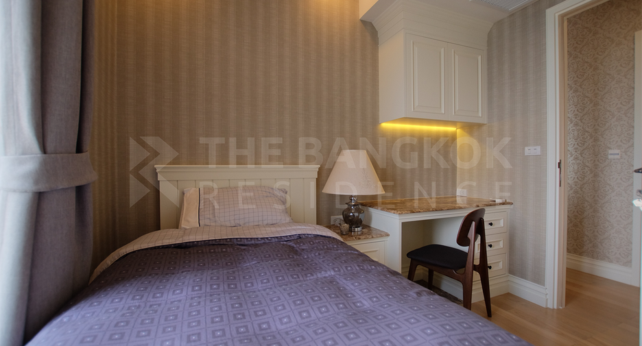 For rent 2 bedrooms condo in Khlong Toei, Bangkok