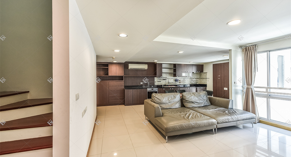 For sale 3 bedrooms condo in Watthana, Bangkok