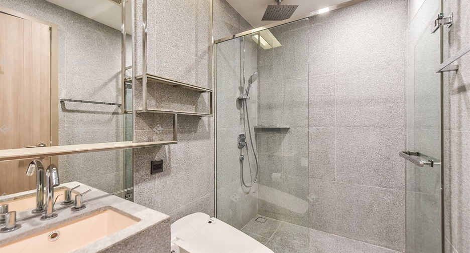 For sale 3 ベッドルーム condo in Pathum Wan, Bangkok