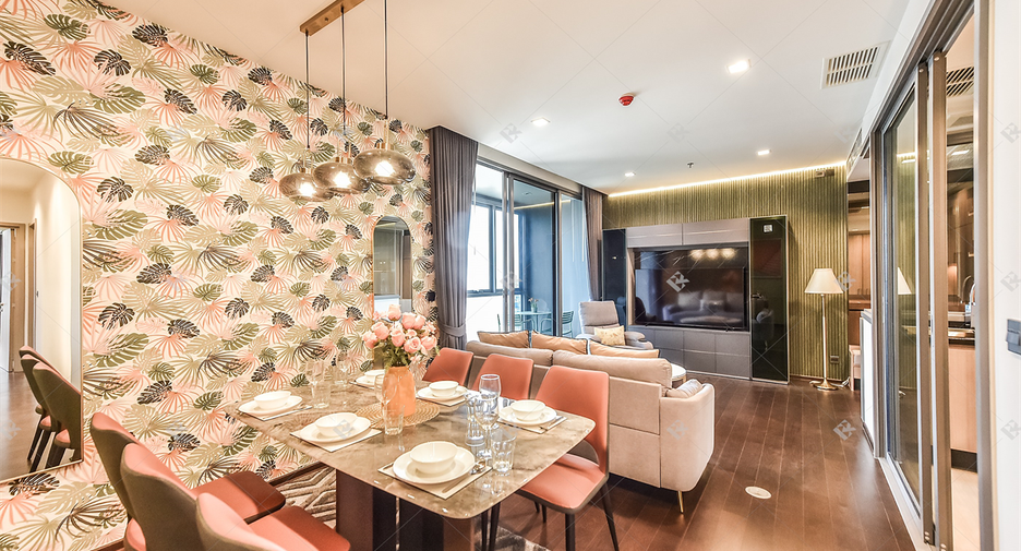 For sale 3 ベッドルーム condo in Pathum Wan, Bangkok