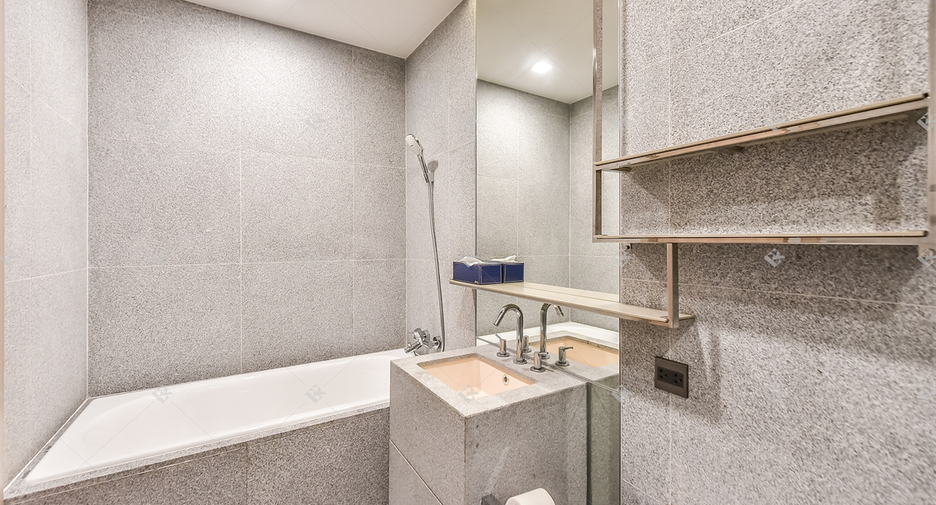 For sale 3 ベッドルーム condo in Pathum Wan, Bangkok
