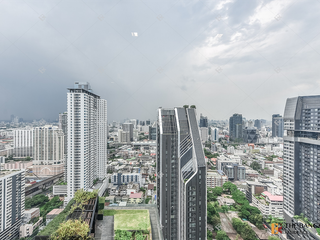 For sale 3 bedrooms condo in Pathum Wan, Bangkok