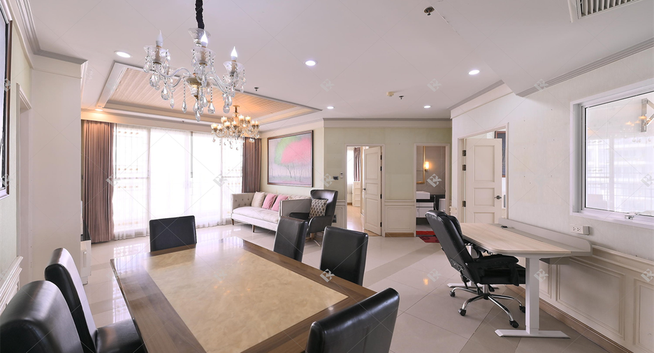 À vendre 3 chambres condo à Huai Khwang, Bangkok
