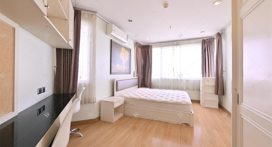 À vendre 3 chambres condo à Huai Khwang, Bangkok