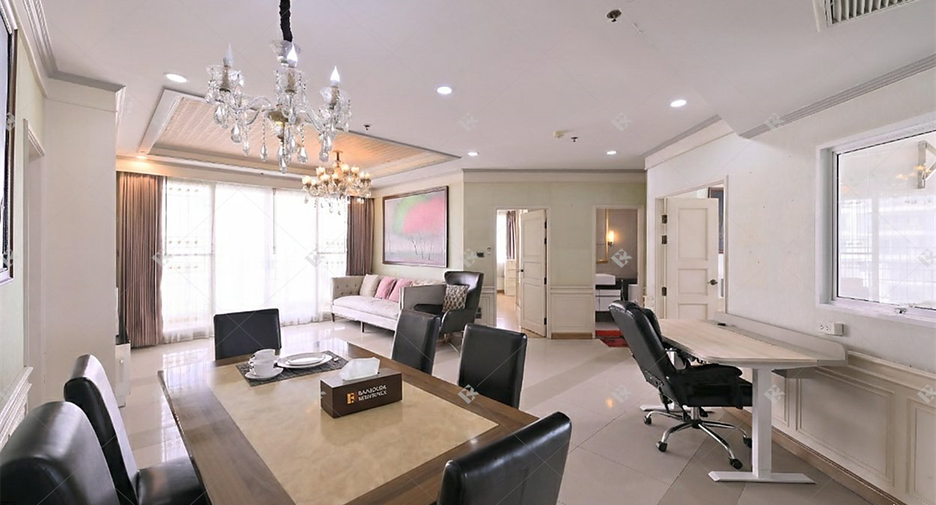À vendre 3 chambres condo à Huai Khwang, Bangkok