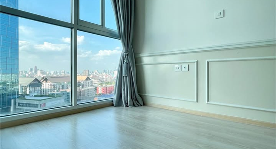 À vendre 2 chambres condo à Huai Khwang, Bangkok