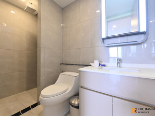 For sale 2 bedrooms condo in Huai Khwang, Bangkok