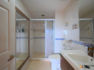 For sale 2 bedrooms condo in Huai Khwang, Bangkok