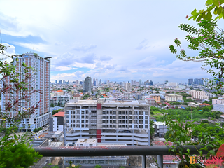 For sale 2 bedrooms condo in Huai Khwang, Bangkok