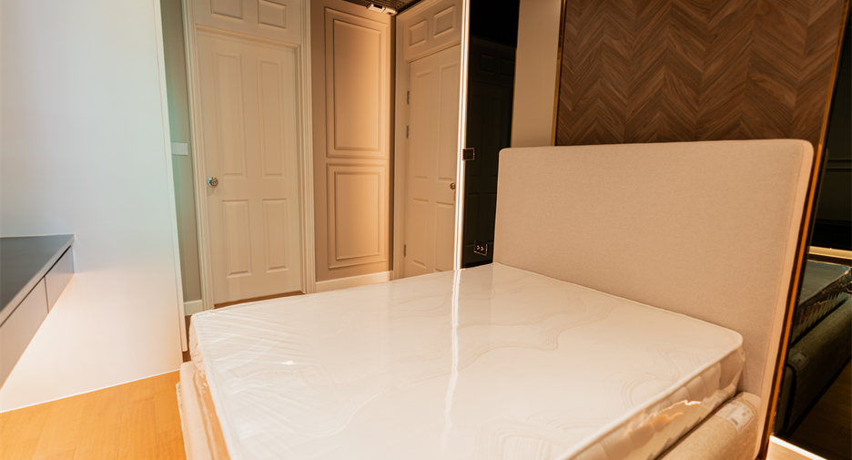 For sale 3 bedrooms condo in Huai Khwang, Bangkok