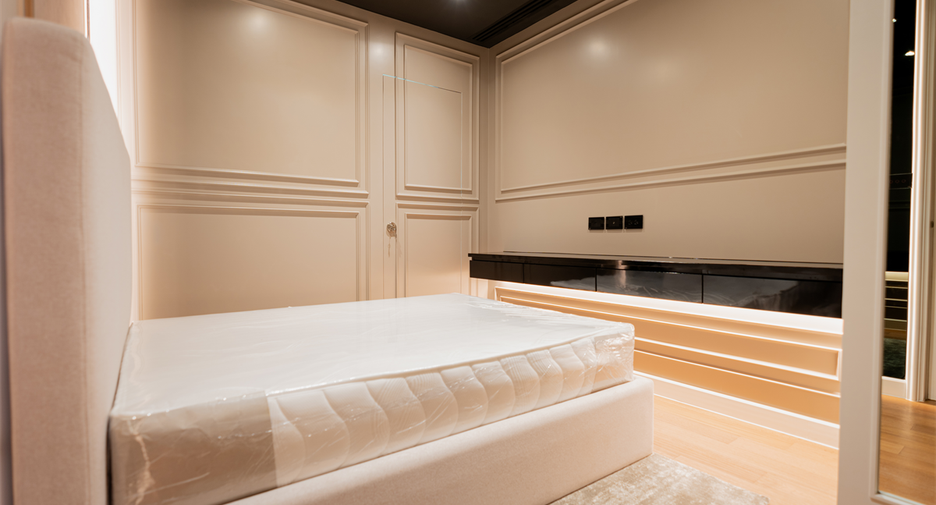 For sale 3 bedrooms condo in Huai Khwang, Bangkok