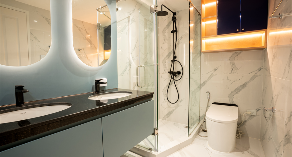 For sale 3 bedrooms condo in Huai Khwang, Bangkok