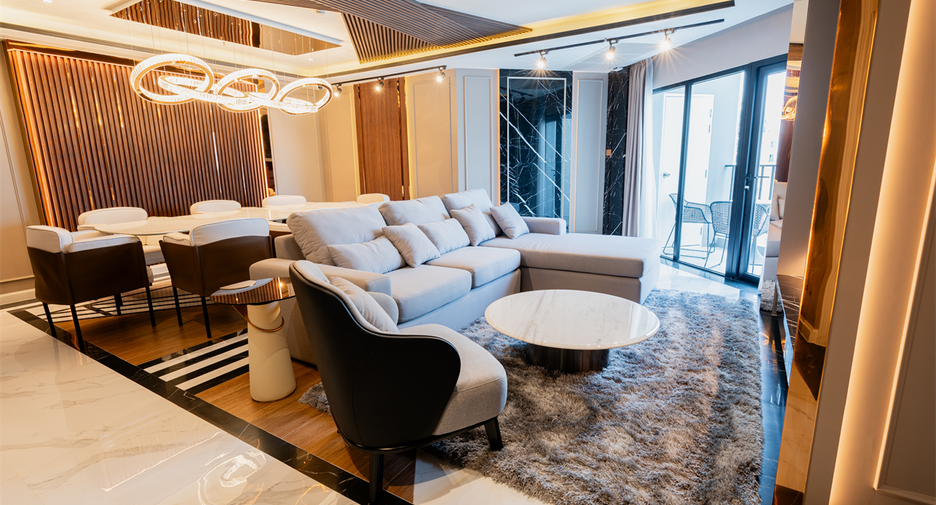 For sale 3 bedrooms condo in Huai Khwang, Bangkok