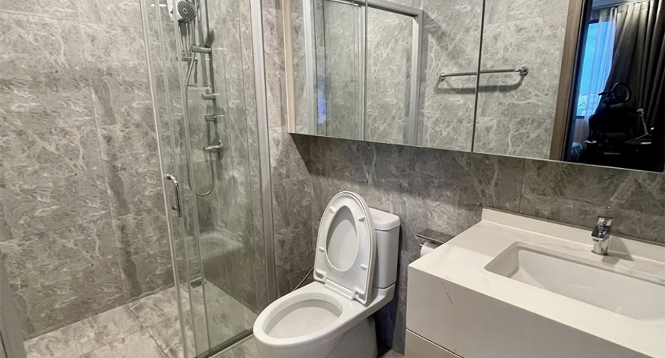 For sale 2 bedrooms condo in Huai Khwang, Bangkok