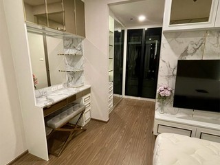 For sale 2 bedrooms condo in Huai Khwang, Bangkok