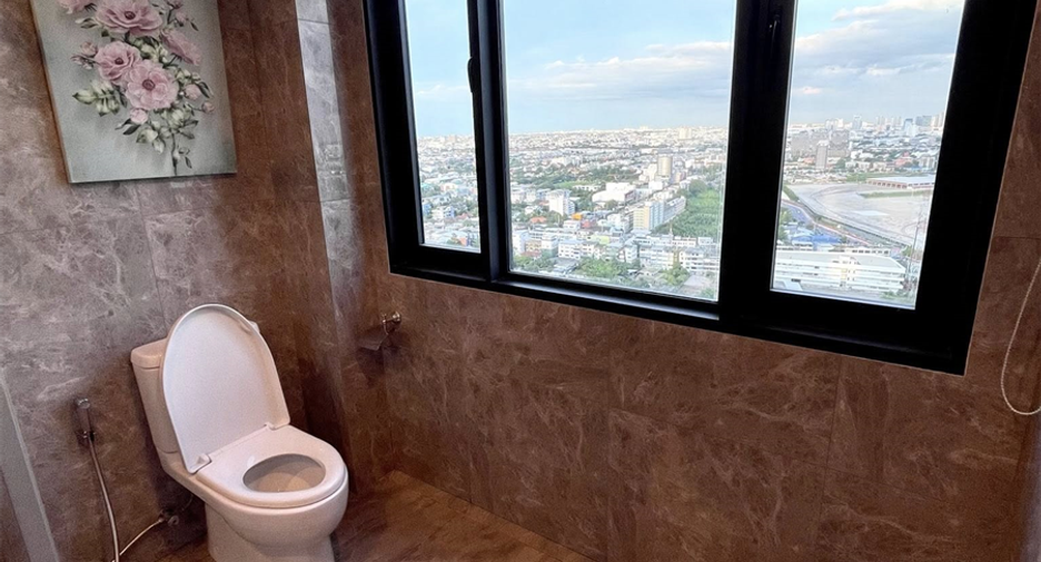For sale 2 bedrooms condo in Huai Khwang, Bangkok
