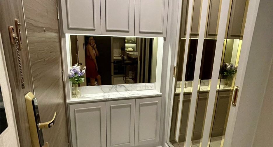 For sale 2 bedrooms condo in Huai Khwang, Bangkok