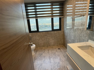 For sale 2 bedrooms condo in Huai Khwang, Bangkok