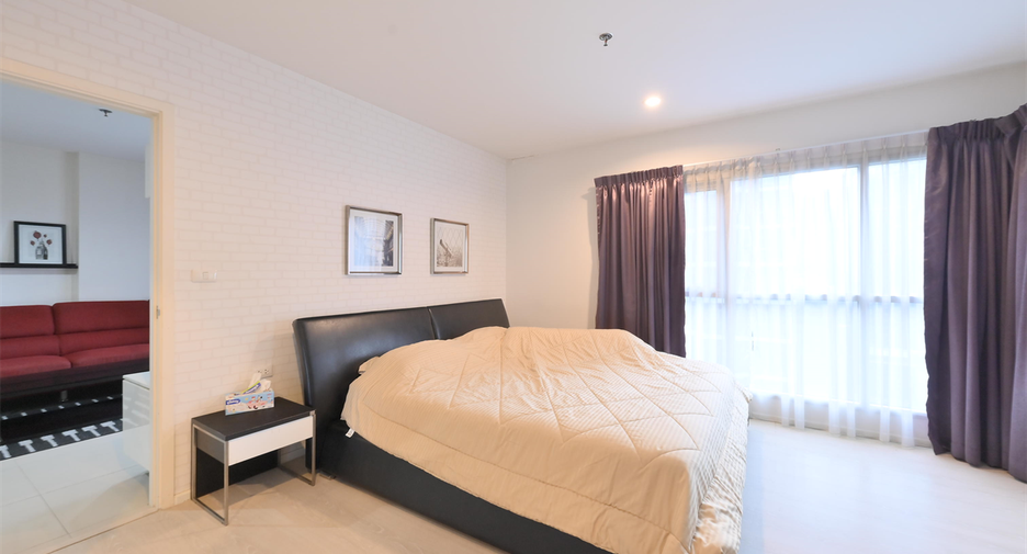 For sale 2 bedrooms condo in Huai Khwang, Bangkok