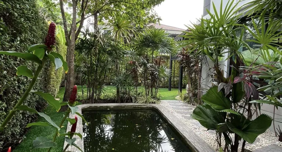 À louer 4 chambres maison à Bang Kapi, Bangkok
