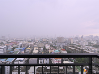 For sale 2 bedrooms condo in Huai Khwang, Bangkok