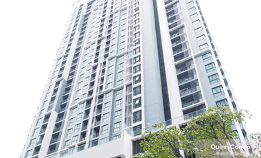 À vendre 2 chambres condo à Huai Khwang, Bangkok