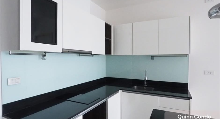 For sale 2 bedrooms condo in Huai Khwang, Bangkok