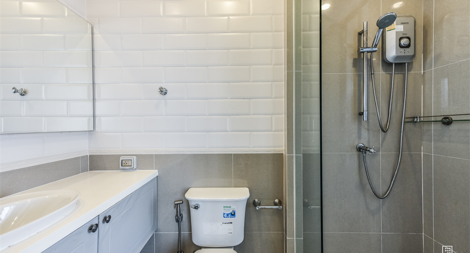 For sale 1 bed condo in Phaya Thai, Bangkok